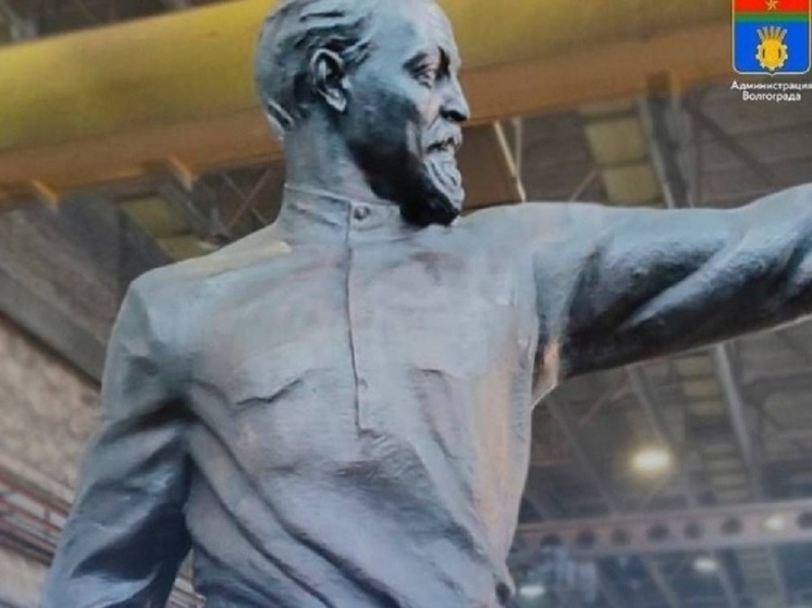 В Волгоград привезли скульптуру Дзержинского после реконструкции