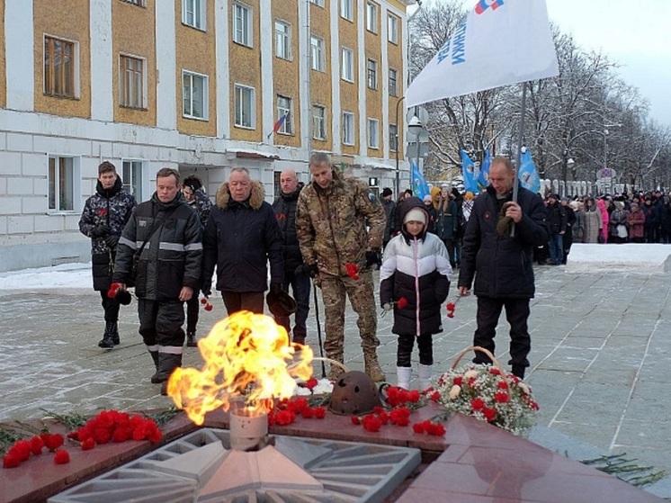 Кировчане возложили цветы в память Неизвестного Солдата