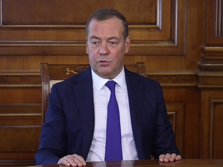 Medvedev praised the head of the Pentagon