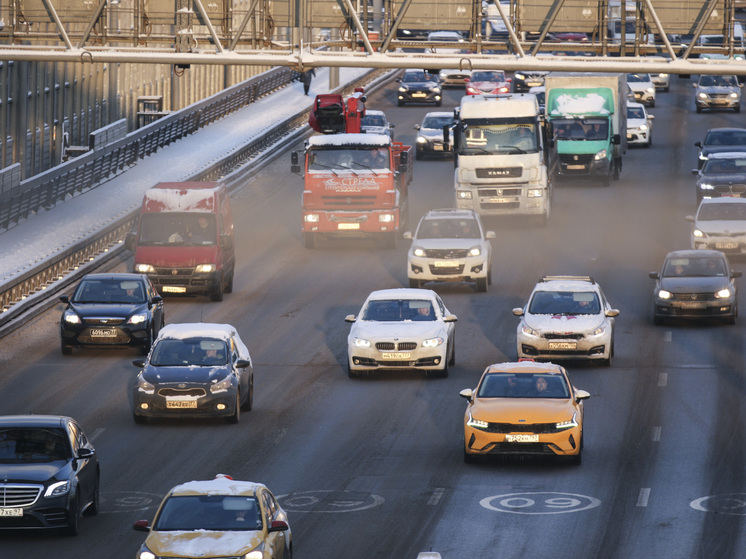 Из-за метели на трассах в Подмосковье образовались пробки