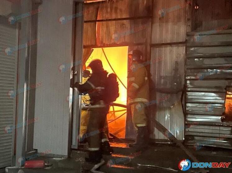 В Ростове проверили безопасность воздуха после пожара на рынке «Темерник»