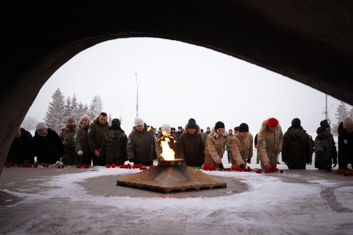 В День Неизвестного Солдата в Архангельске возложили цветы к Вечному огню