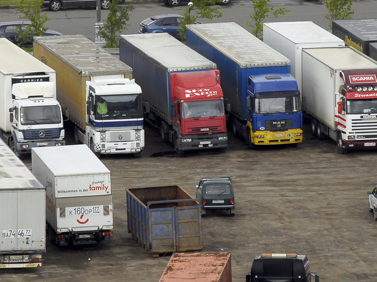 Украина откроет пункт пропуска на границе с Польшей для пустых грузовиков