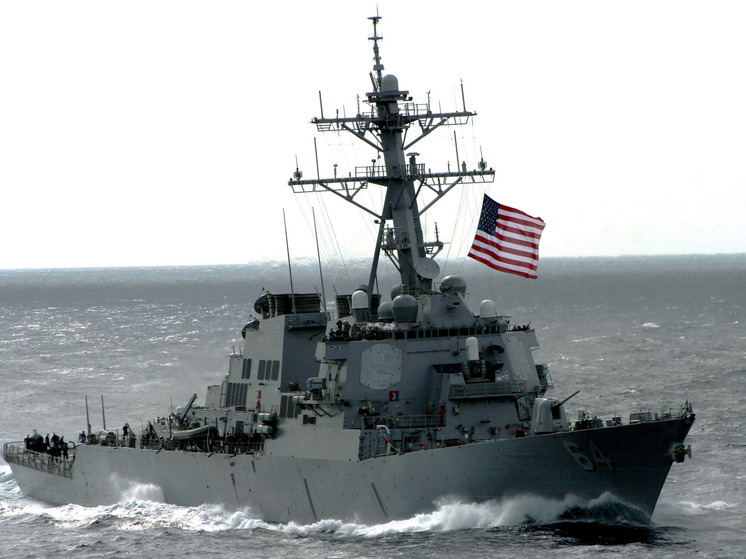 Эсминец ВМС США Carney атаковали дрон и ракеты из Йемена