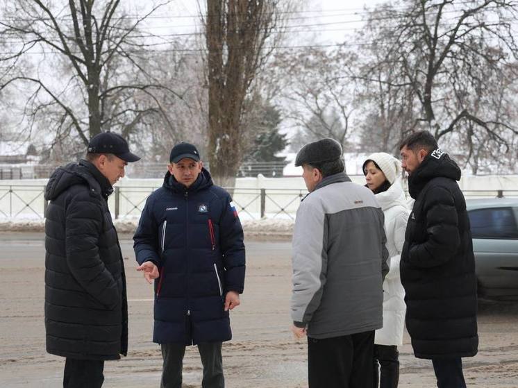 Мэр Курска проверил уборку дорог от снега