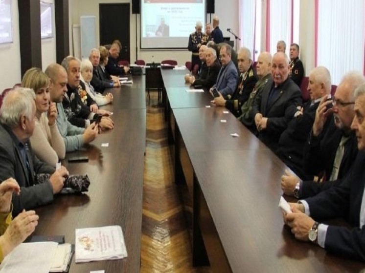Новгородским ветеранам рассказали о мерах профилактики аварийности на дорогах