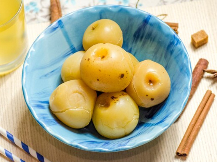 Моченые яблоки – известный способ консервирования этого фрукта
