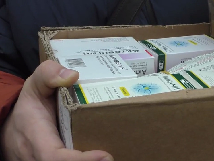 Защитники Донбасса получили медикаменты от волонтерской группы