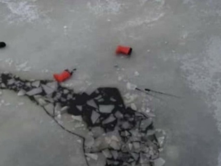 В воскресенье, 3 декабре, на озере малое Буссе рыбак провалился под лед