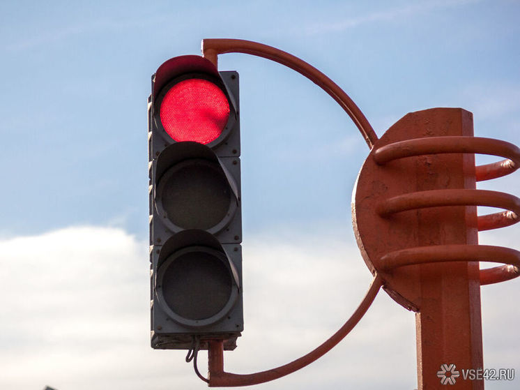 Светофоры отключили на одном из перекрестков в Кемерове