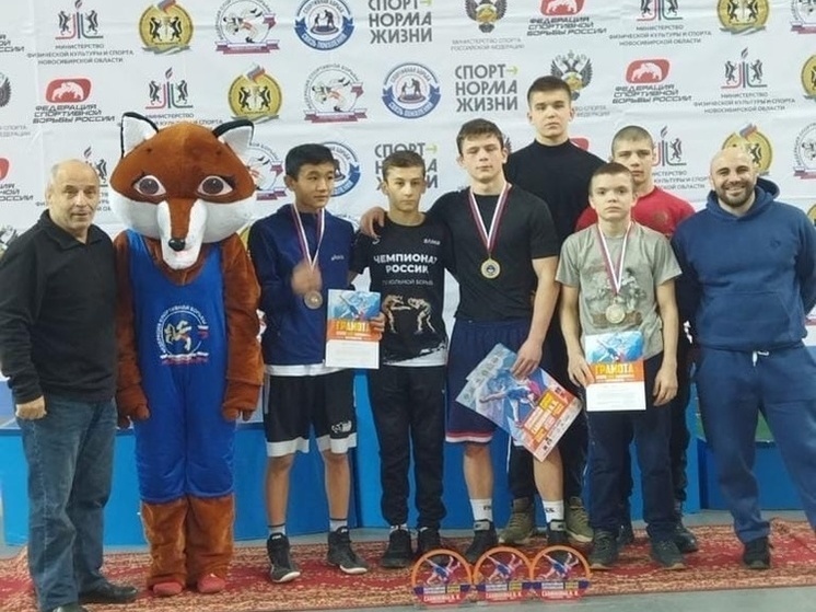 Кузбасские борцы завоевали 13 наград на всероссийском турнире