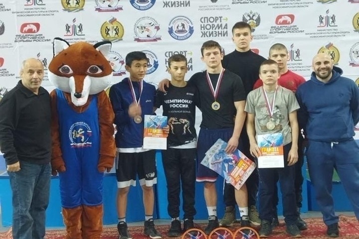 Кузбасские борцы завоевали 13 наград на всероссийском турнире