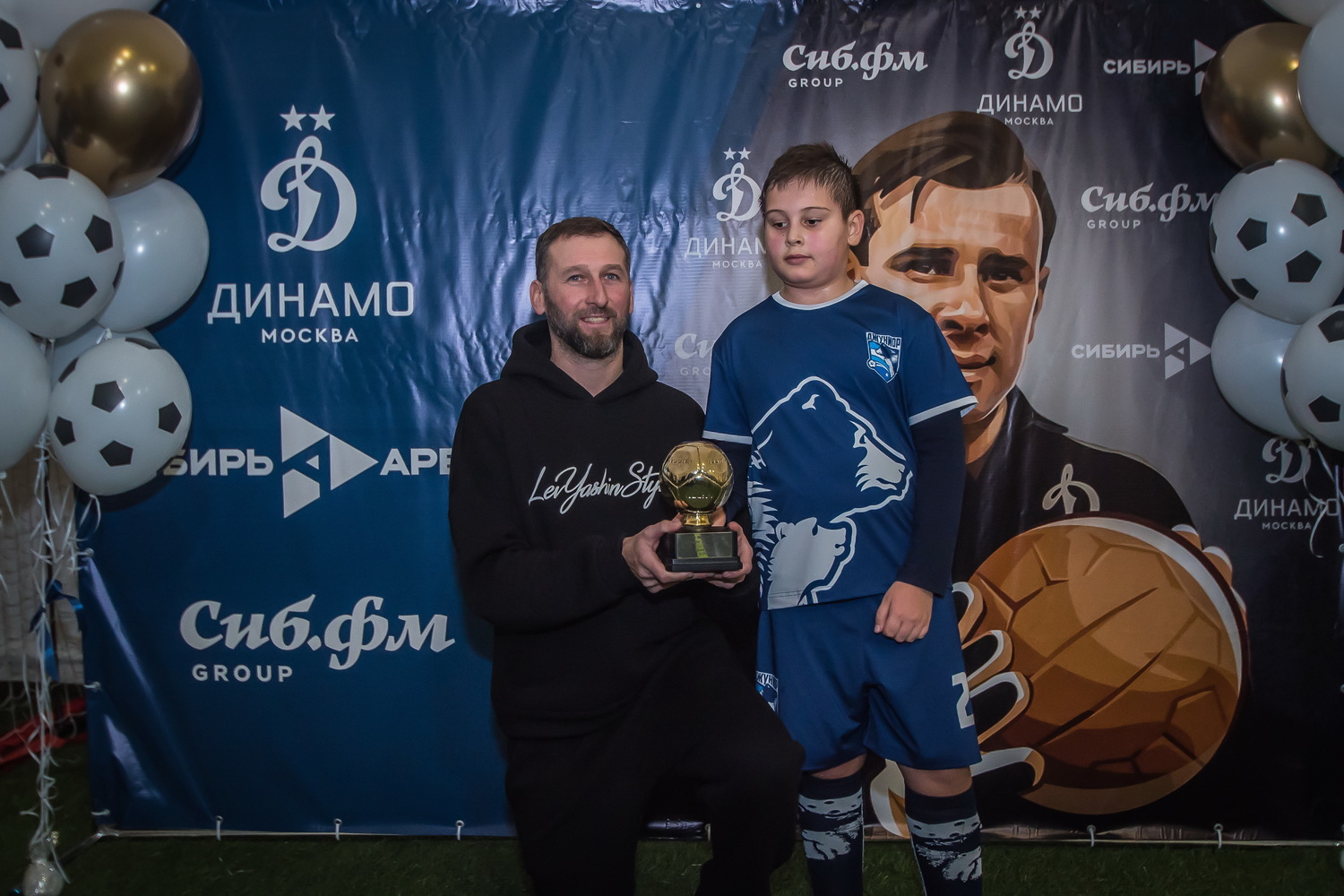 Фото Внук вратаря Льва Яшина привёз в Новосибирск Золотой мяч деда — как это было 7