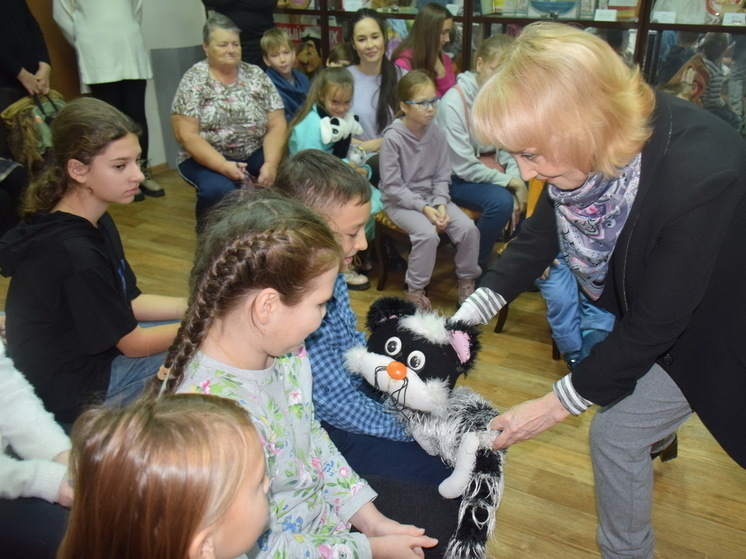 «Мариэнерго» организовал для детей сотрудников экскурсию в театр кукол