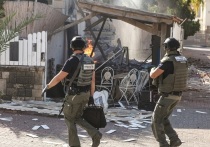 Пресс-служба Армии обороны Израиля (ЦАХАЛ) сообщила, что трое израильских военных получили ранения в результате минометного обстрела со стороны Ливана. Отмечается, что израильская армия ведет ответную стрельбу по местам, откуда была совершена атака.