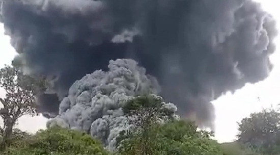 Извержение вулкана «Судного дня» Марапи в Индонезии попало на видео