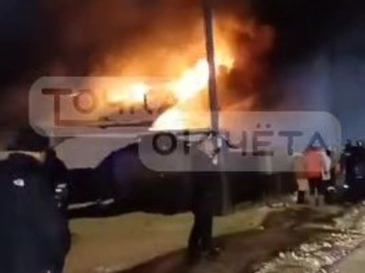 Огонь охватил частный дом на площади 150 «квадратов» в Южно-Сахалинске