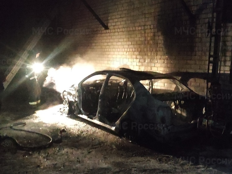В Ярославской области сгорели два автомобиля