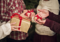 Финансовый советник Юлия Кузьмина назвала несколько правил, которые помогут сэкономить на новогодних подарках