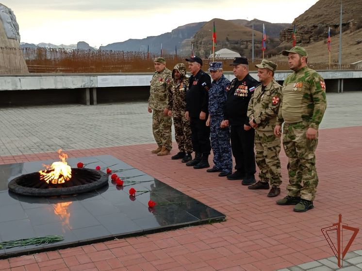 Росгвардейцы почтили память Неизвестного солдата на Северном Кавказе