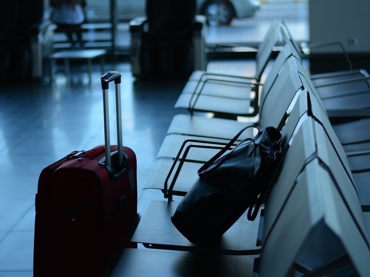 Россиянку заперли в аэропорту Польши и отобрали паспорт, запретив выходить