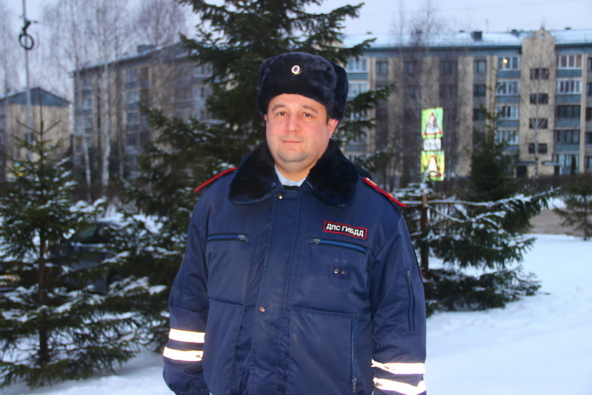 Костромской полицейский выручил растяпу-шофера бензином