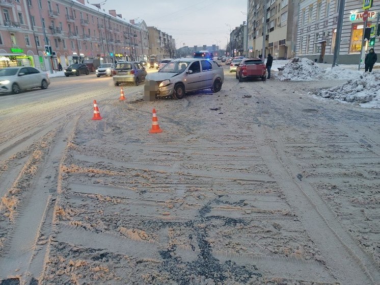 В центре Твери в ДТП пострадала женщина