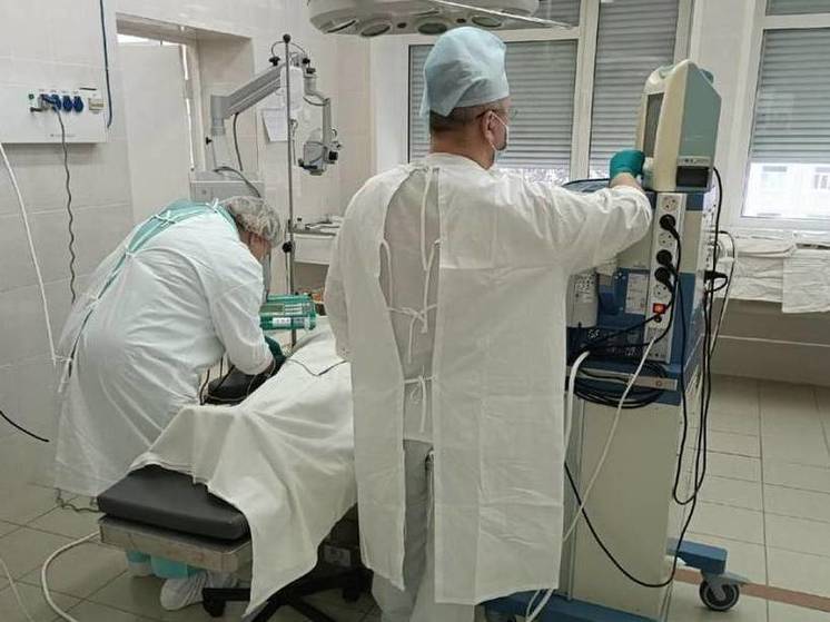 Операцию по пересадке роговицы глаза впервые провели вологодские офтальмологи