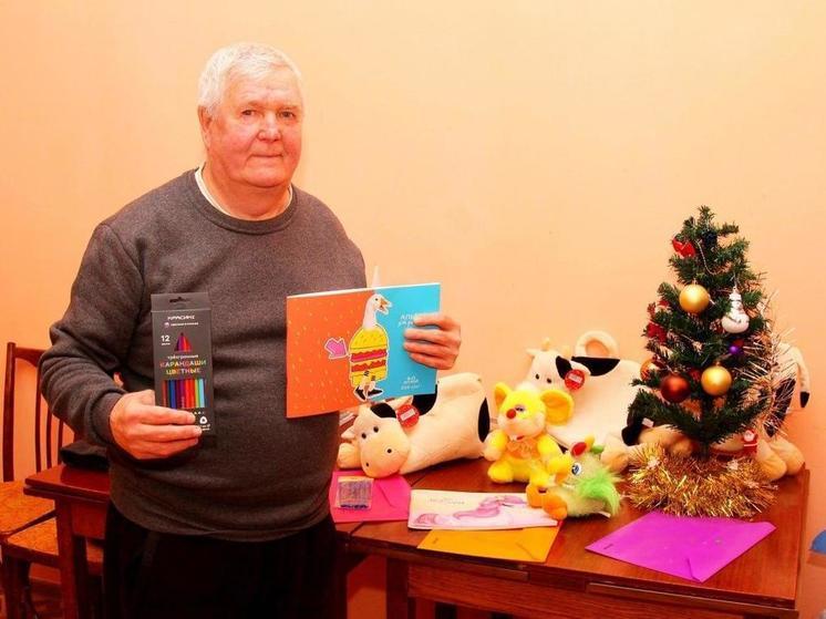 Совет ветеранов из Челябинска подготовил новогодние подарки для юных жителей Ясиноватой и Волновахи