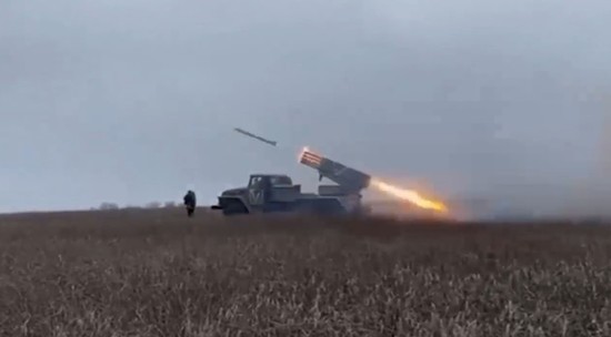 "Град" и "Акация" уничтожили бронетехнику ВСУ: кадры боевой работы