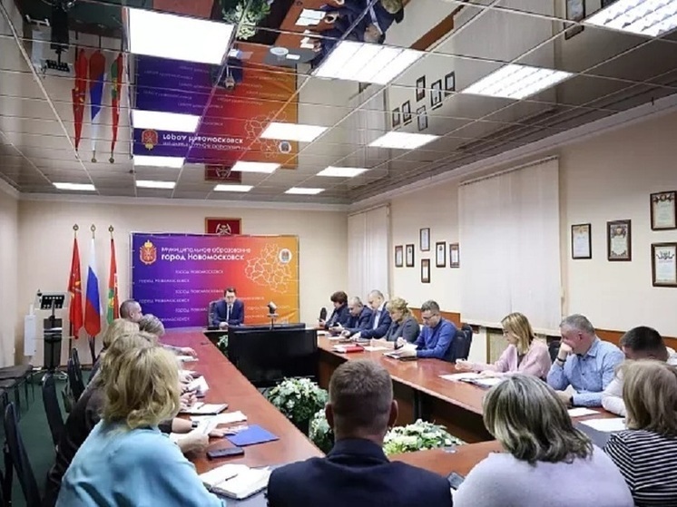 В Новомосковске готовятся к новогодним праздникам