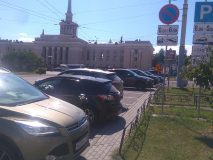 Водителям запретят парковаться у ж/д вокзала в Петрозаводске