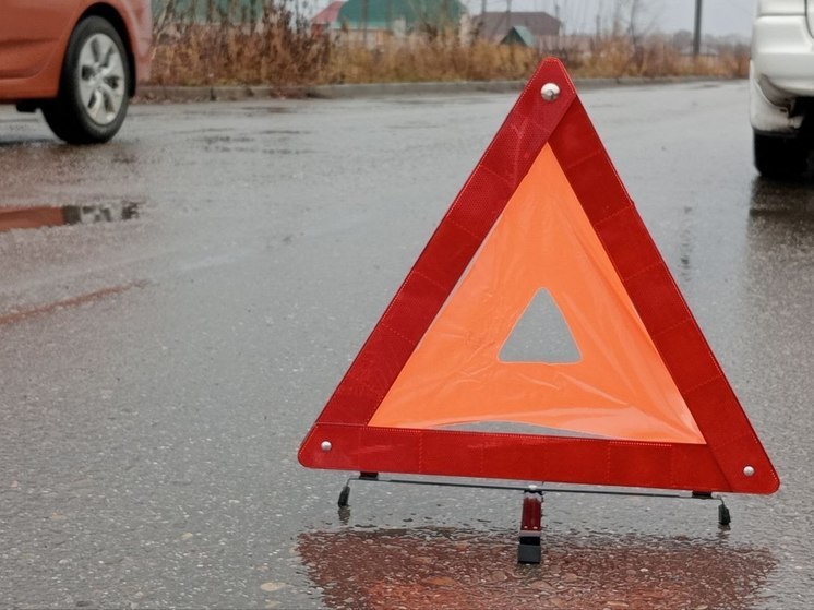 В центре Барнаула изменили схему движения транспорта из-за провала асфальта