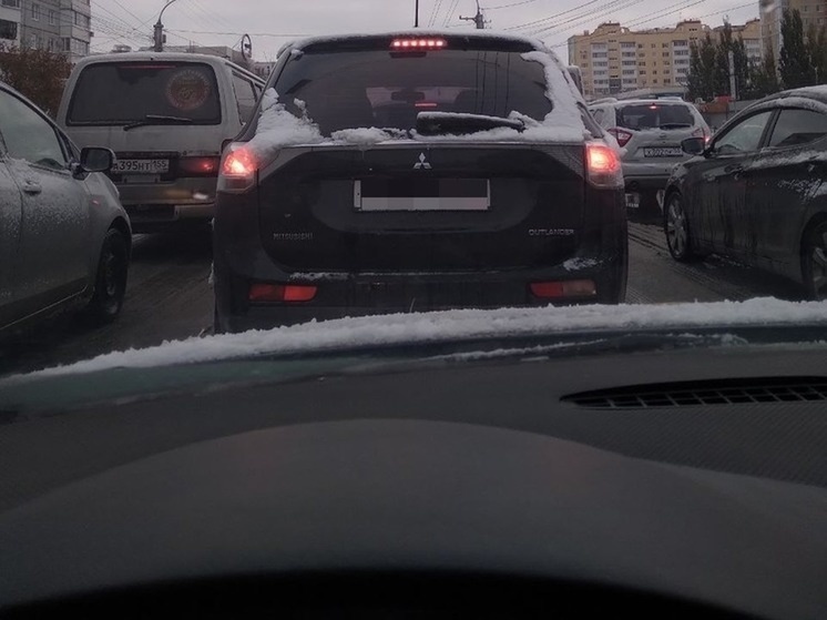 Утром 5 декабря пробки в Омске достигли 10 баллов