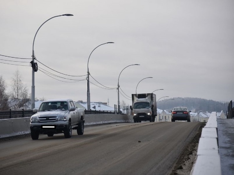 Открыли полноценное движение по мосту, ведущему в Новоуральск