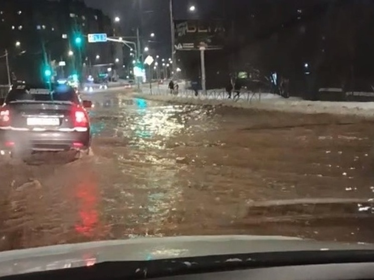 Вечером 4 декабря на улице Зубковой в Рязани прорвало водопровод