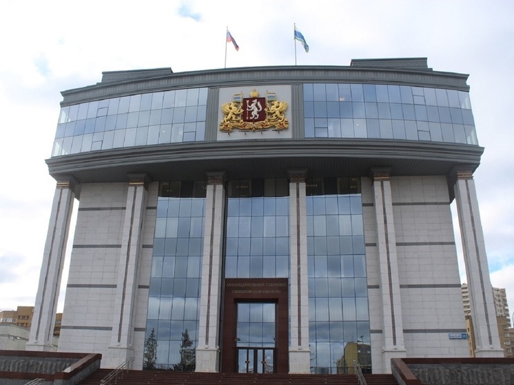 Свердловские депутаты утвердили расходы бюджета на 438 млрд рублей
