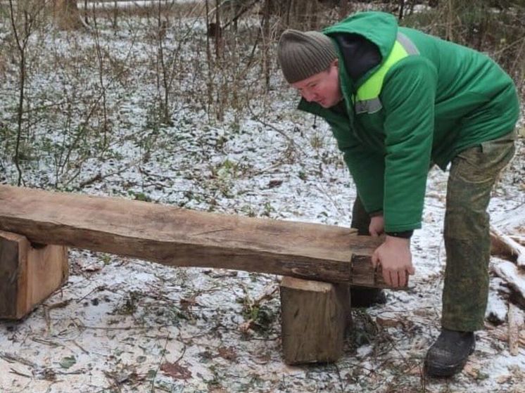 В лесах Подмосковья установили 27-ую по счету лавочку-навигатор