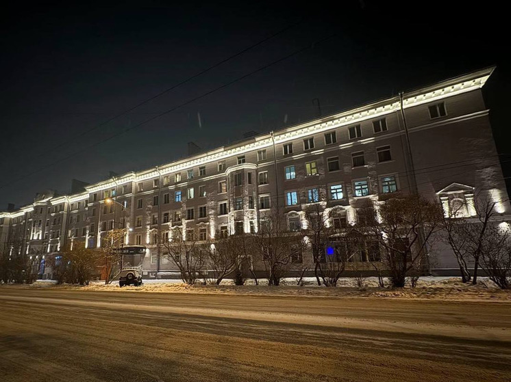 Еще 12 зданий столицы Кольского Заполярья украсила архитектурная подсветка