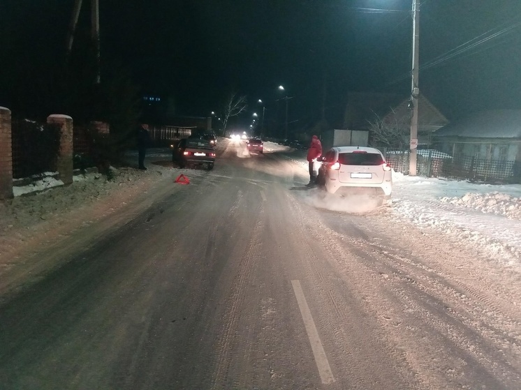 В Ливнах водитель вышел из авто и угодил под колёса «ВАЗа»