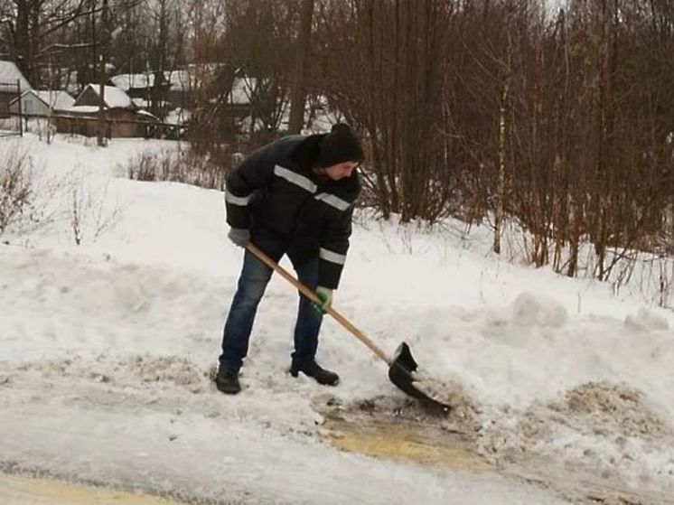 Жителям подмосковного села отрезали путь в единственный магазин