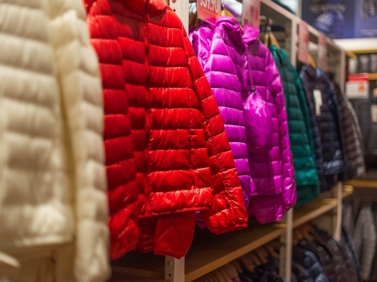 Рецидивистка украла мужскую куртку прямо под камерой в Петрозаводске