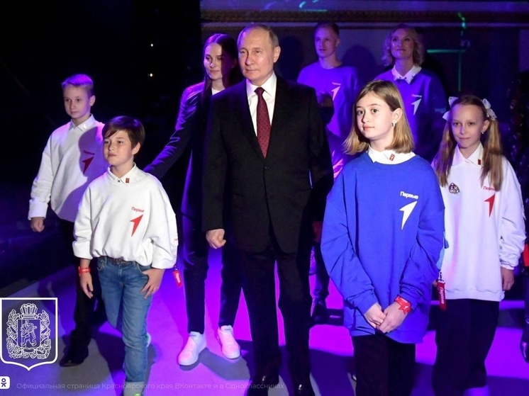 Школьница из Зеленогорска София Заверюха провела экскурсию президенту Путину
