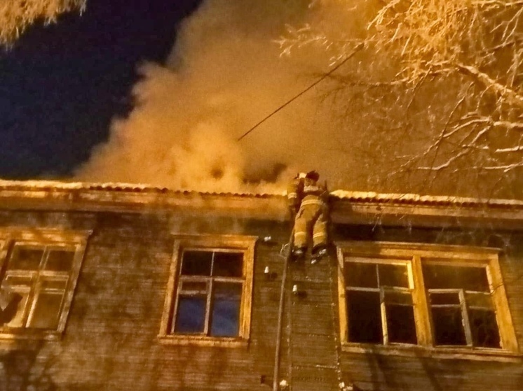 В островной части Архангельска горел нежилой дом