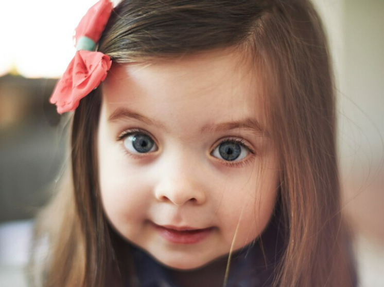 Американские ученые объяснили, почему у детей меняется цвет глаз после рождения и почему у братьев и сестер глаза разного оттенка