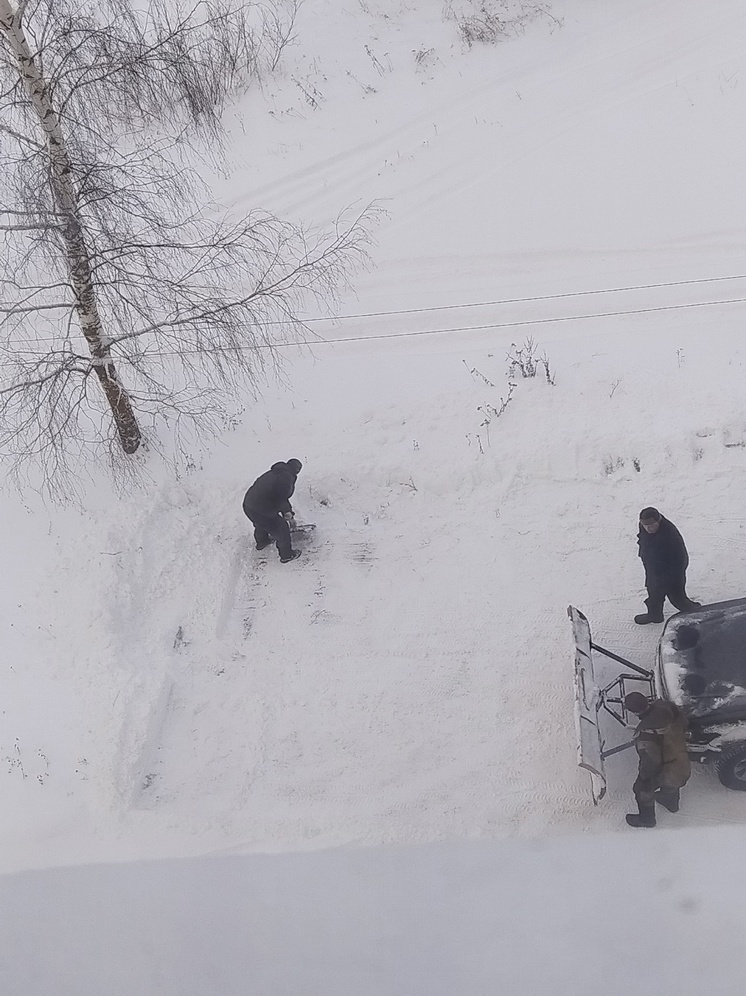 В Бежецке Тверской области появились снегоуборочные энтузиасты