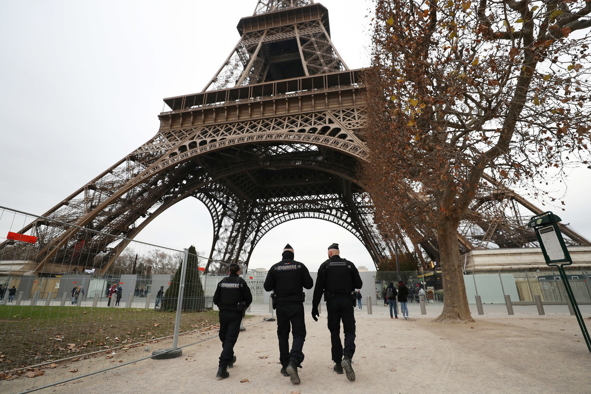 26-летний гражданин Франции напал на туристов, убив одного и ранив двух человек.