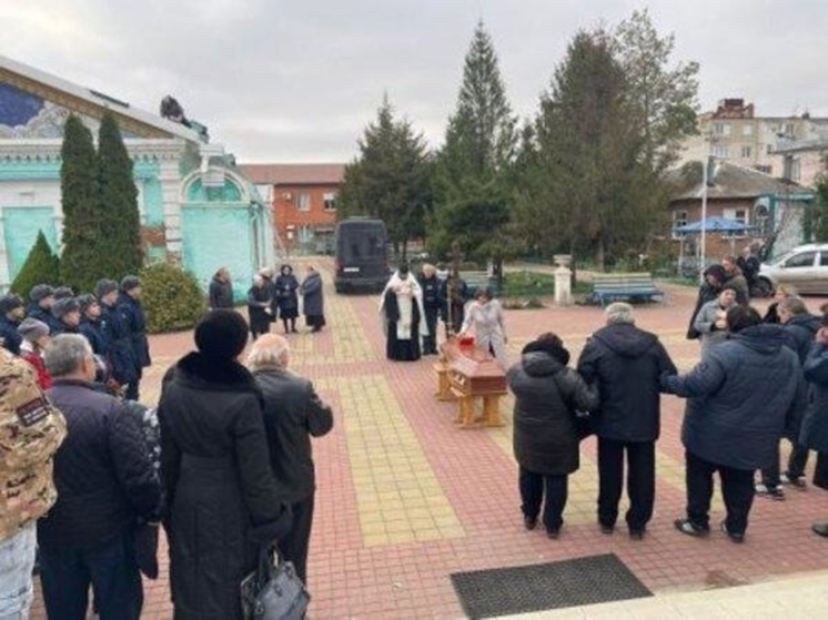 В Батайске на кладбище 37-летнего добровольца, погибшего в зоне СВО
