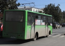 В Екатеринбурге мужчина с ребенком на руках напал на водителя автобуса № 70