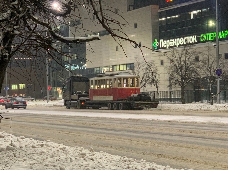 В Твери заметили трамвай: возможно, его везут на Трехсвятскую